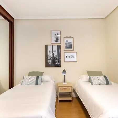 Apartment Akomodat En En El Centro De Con Parking *