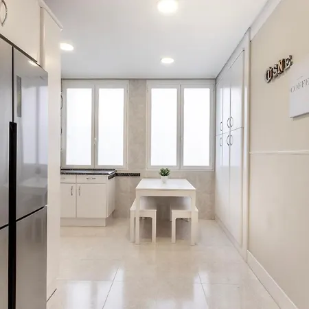 Apartamento Akomodat En En El Centro De Con Parking *